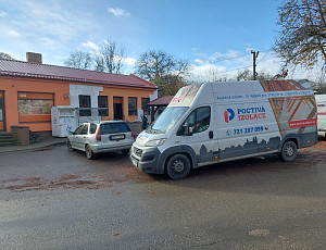 Zateplení stropu objektu občanské vybavenosti foukanou izolací